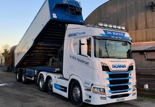 M keys transport truck with telematics