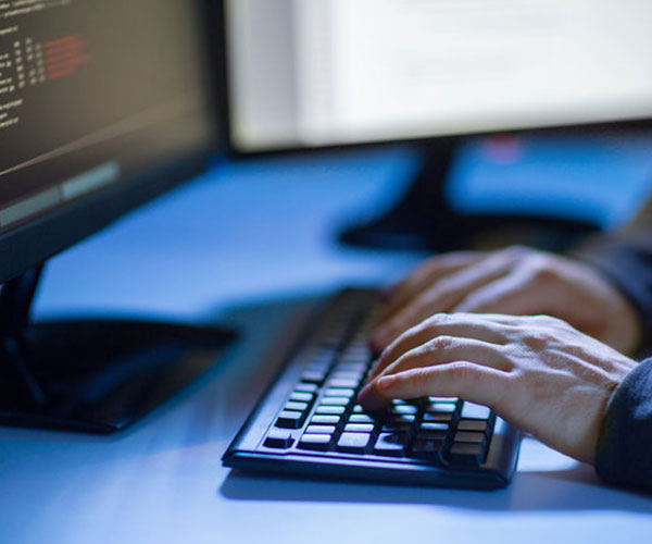 Using-the-computer-at-risk-of-dark-web-monitoring